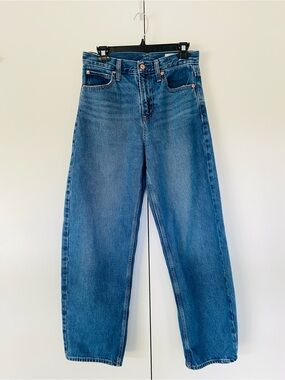 GAP High Rise Barrel Leg Jeans 27 Medium Wash 100% Cotton 29” Inseam EUC